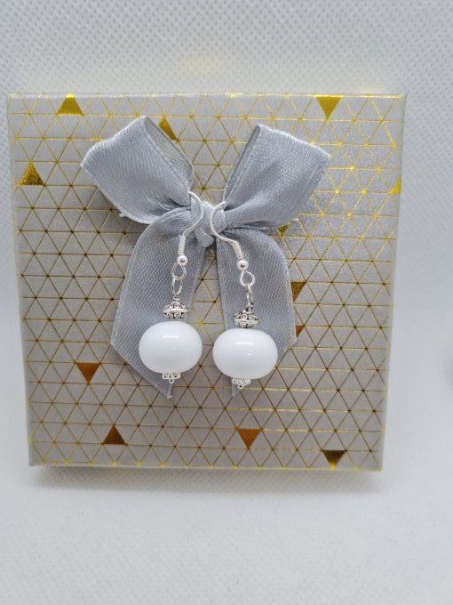 Boucles d'oreilles blanches 